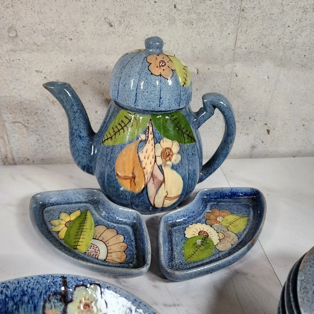 Vintage TLAQUEPAQUE Mexican COFFEE / TEA POT Art Deco‎ Magical Plates Set